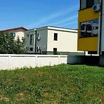 Apartament Sarah *